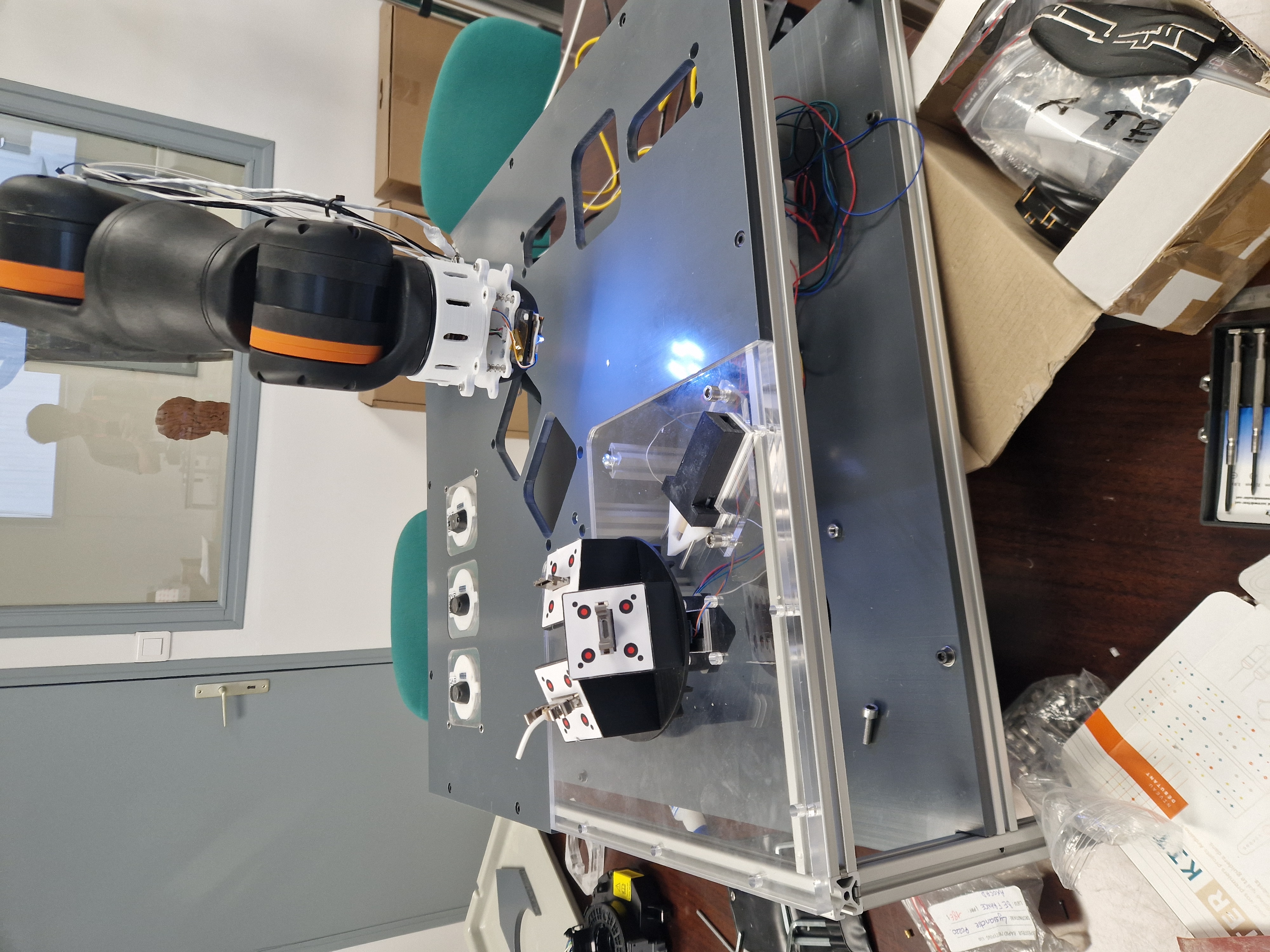 Robotic arm demonstrator with connector tools